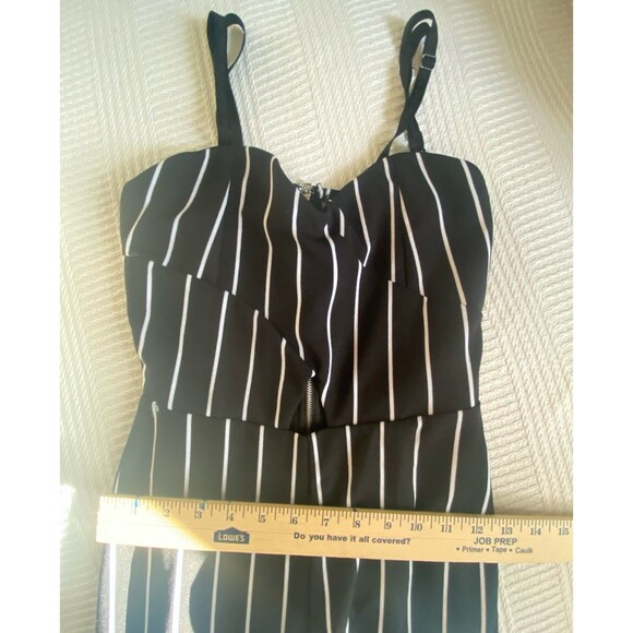 cute & classy black and white striped romper jumpsuit short wide leg cut NWOT - Picture 5 of 11